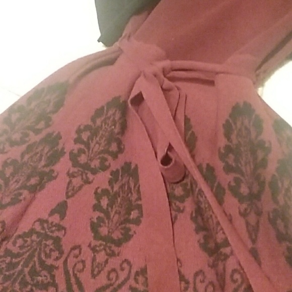 Beautiful burgundy and black dress - Picture 3 of 4